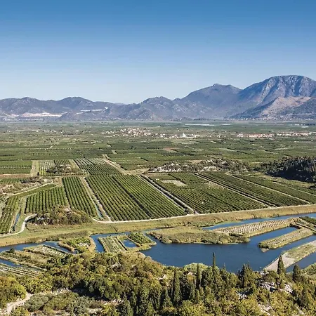 2 Bedroom Lovely In *