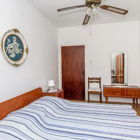 2 Bedroom Lovely In Daire