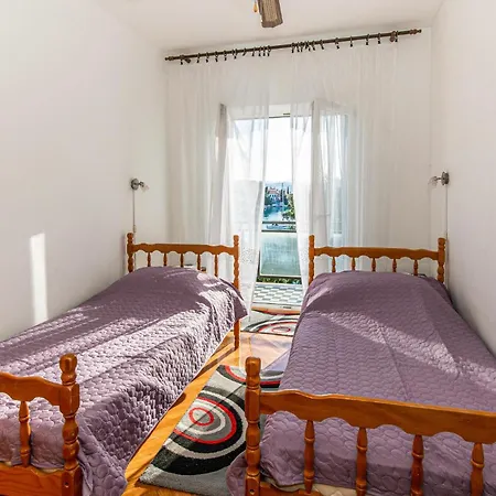 2 Bedroom Lovely In *