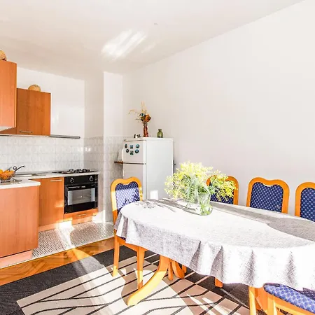 2 Bedroom Lovely In